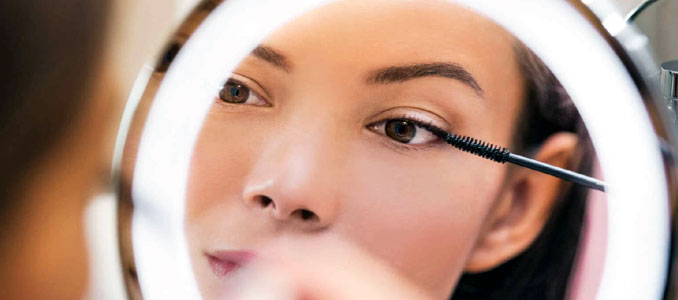 Ilustrasi: merias wajah (sumber: esrgear.com)