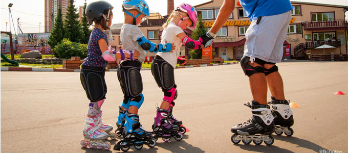 Sepatu roda anak (sumber: coolwallpapers.me)