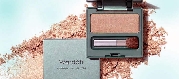 Wardah Exclusive Glowing Harga Highlighter (sumber: shopee) 