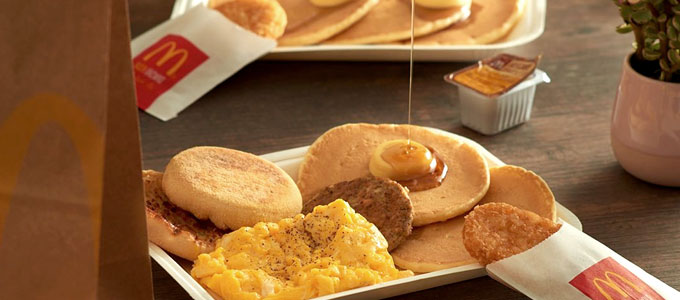 Menu sarapan McD (sumber: singaporefoodie.com)