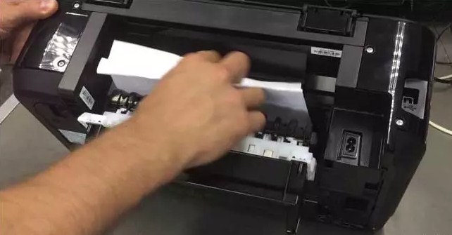 Printer tidak bisa menarik kertas