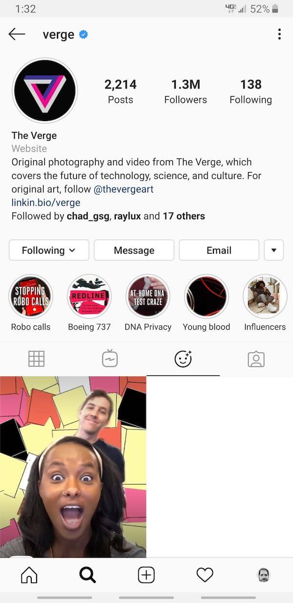 Pada akun creator akan ada icon Smile pada bagan laman profil
