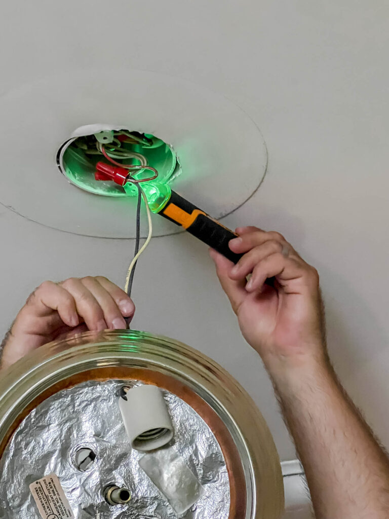 Test voltage on light box